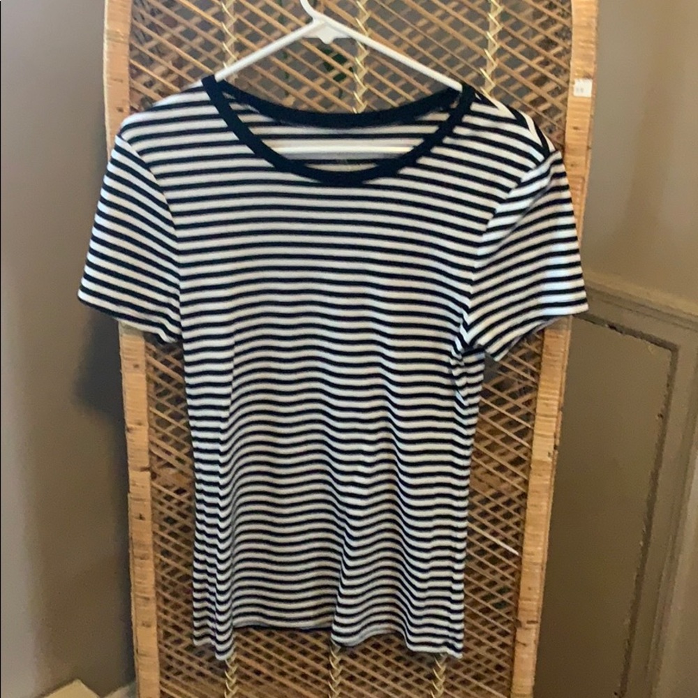 Old Navy black and white striped tee shirt